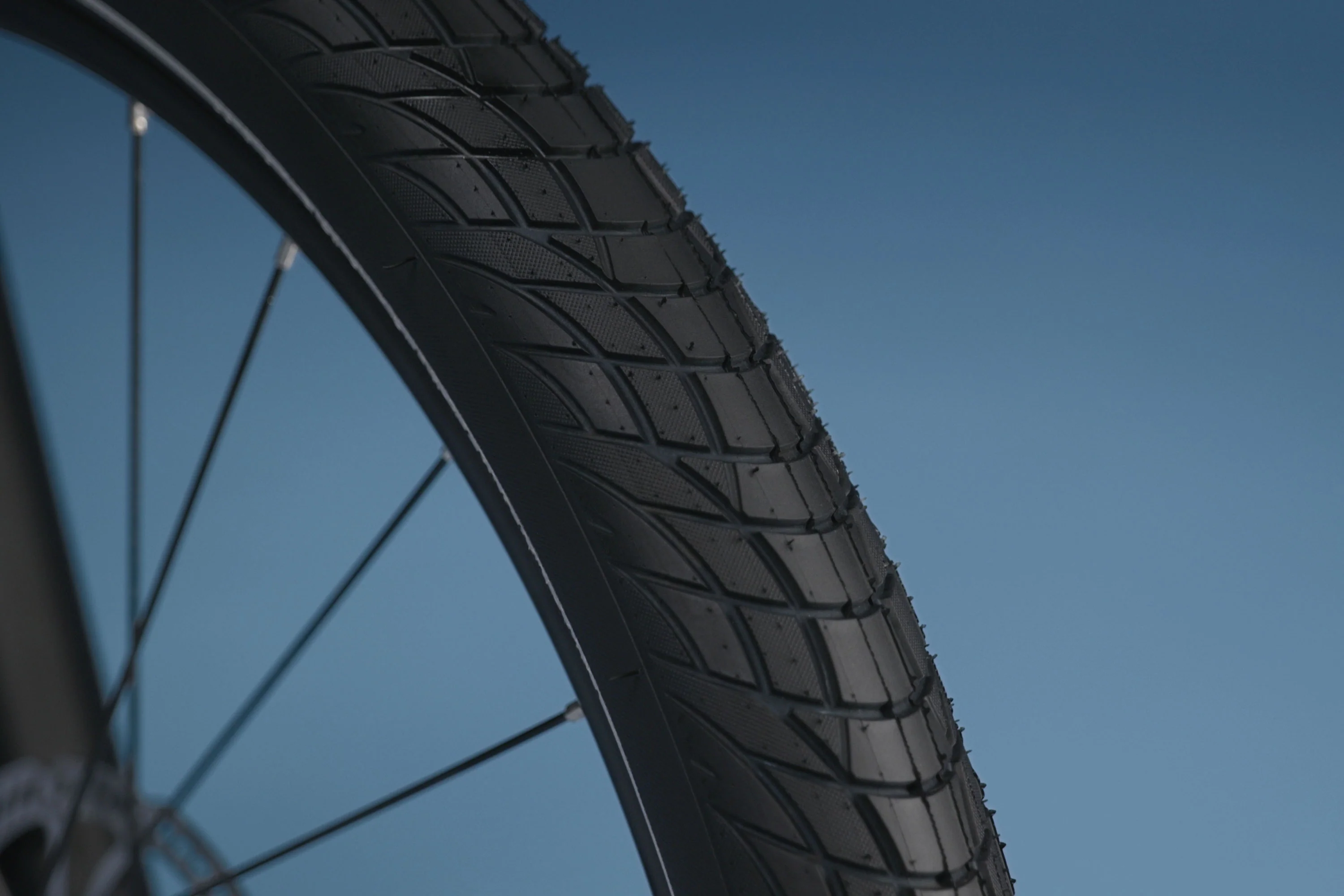 RadKick™ 7-Speed Electric Lightweight Bike - Image 9